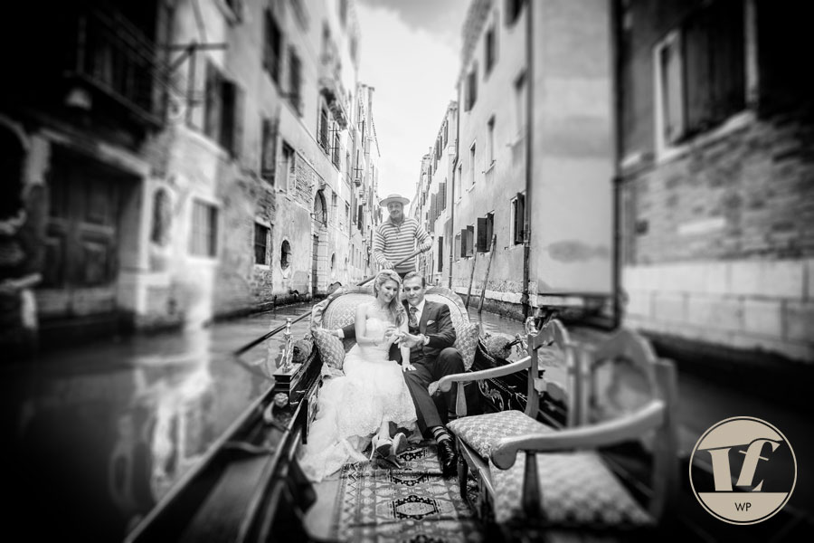 Venice honeymoon photographer. Hotel Danieli. Luca Fabbian wedding photography