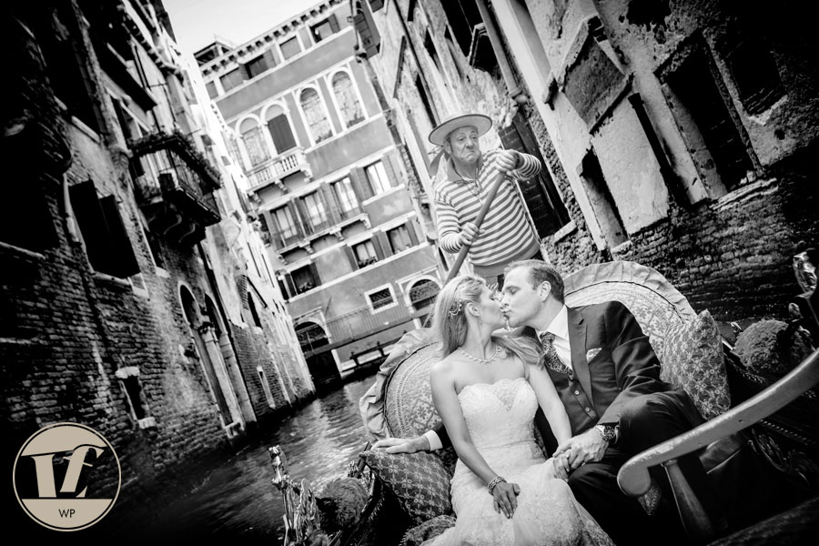 Venice honeymoon photographer. Hotel Danieli. Luca Fabbian wedding photograph