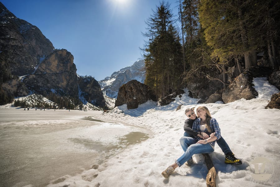 Foto di coppia lago di Braies - Dolomiti - Trentino Alto Adige . Luca Fabbian fotografo