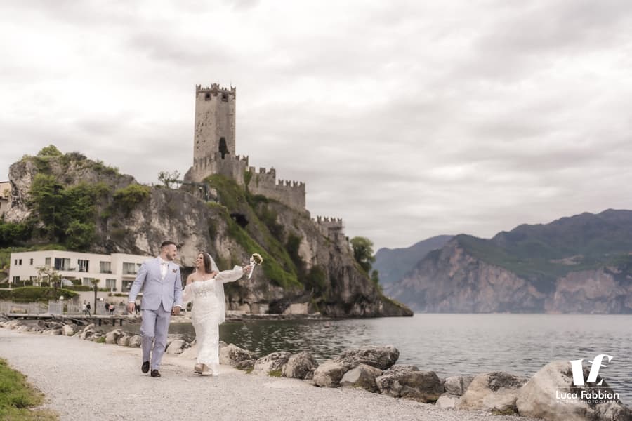 Matrimonio Intimo al Lago di Garda: Elopement al Castello di Malcesine Servizio fotografico di matrimonio al lago di Garda