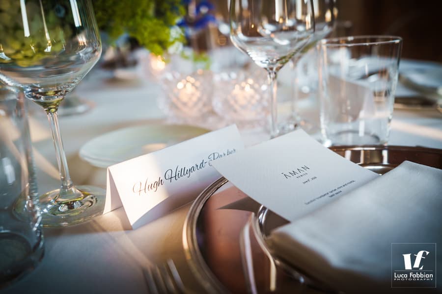 Allestimenti per i tavoli della cena all’Aman Hotel di Venezia