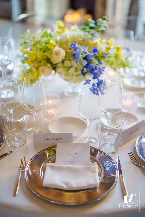 Allestimenti per i tavoli della cena all’Aman Hotel di Venezia